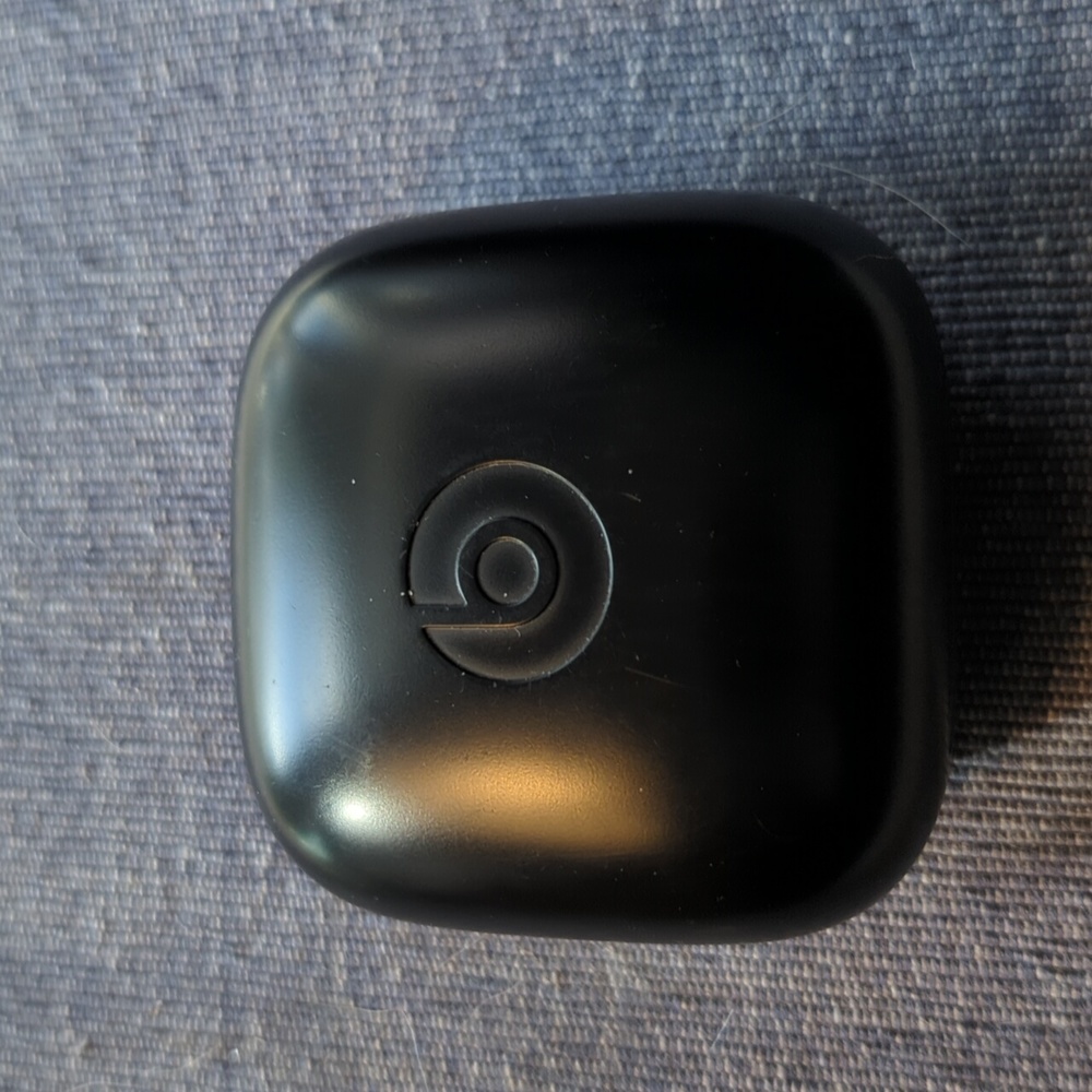 Wireless apple beets black